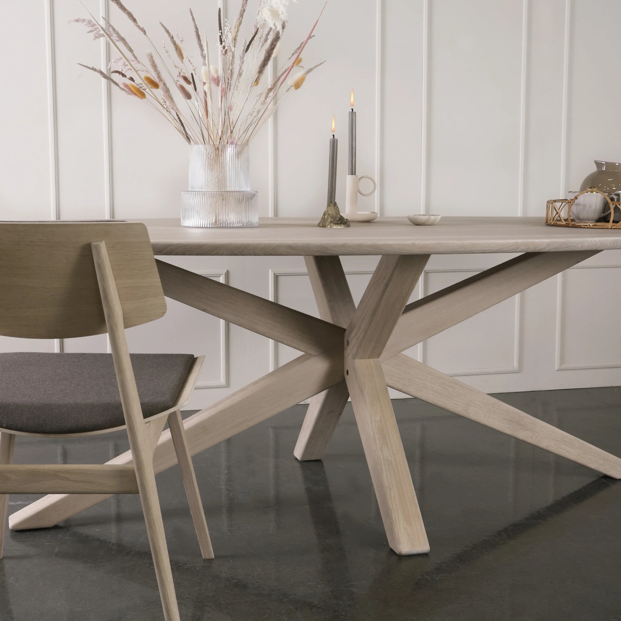 ALCOR Soft Oval Dining Table in Warm White Oiled Ash - Kristensen | Milola