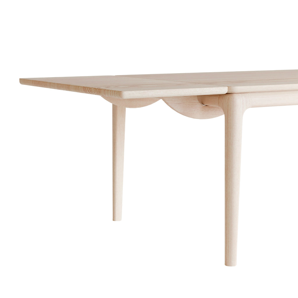 FLOATING Extendable Dining Table in White Oiled Oak - Kristensen | Milola