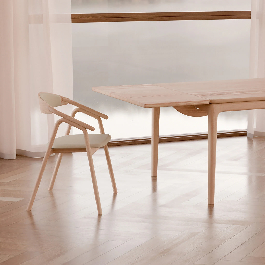 FLOATING Extendable Dining Table in White Oiled Oak - Kristensen | Milola