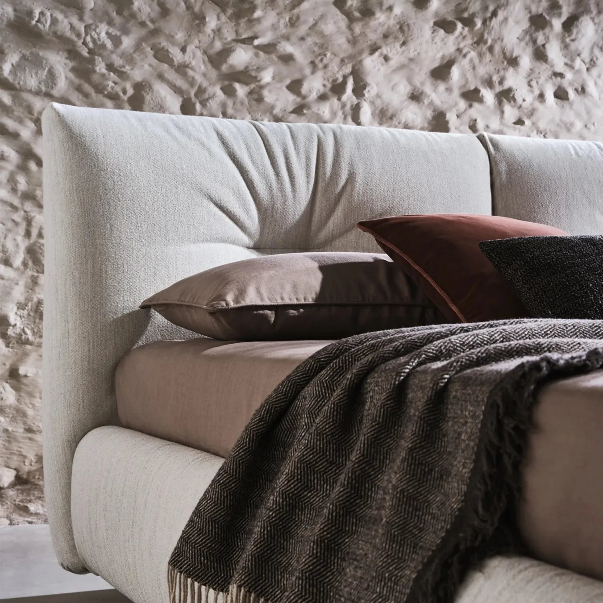 KUMO H.28 Bed in Beige Sahara Col. 017 - Twils | Milola