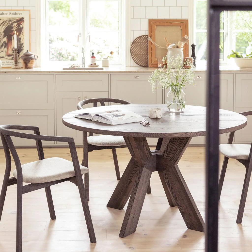 MONOGRAM Solid Wood Round Extendable Dining Table - Kristensen Kristensen | Milola