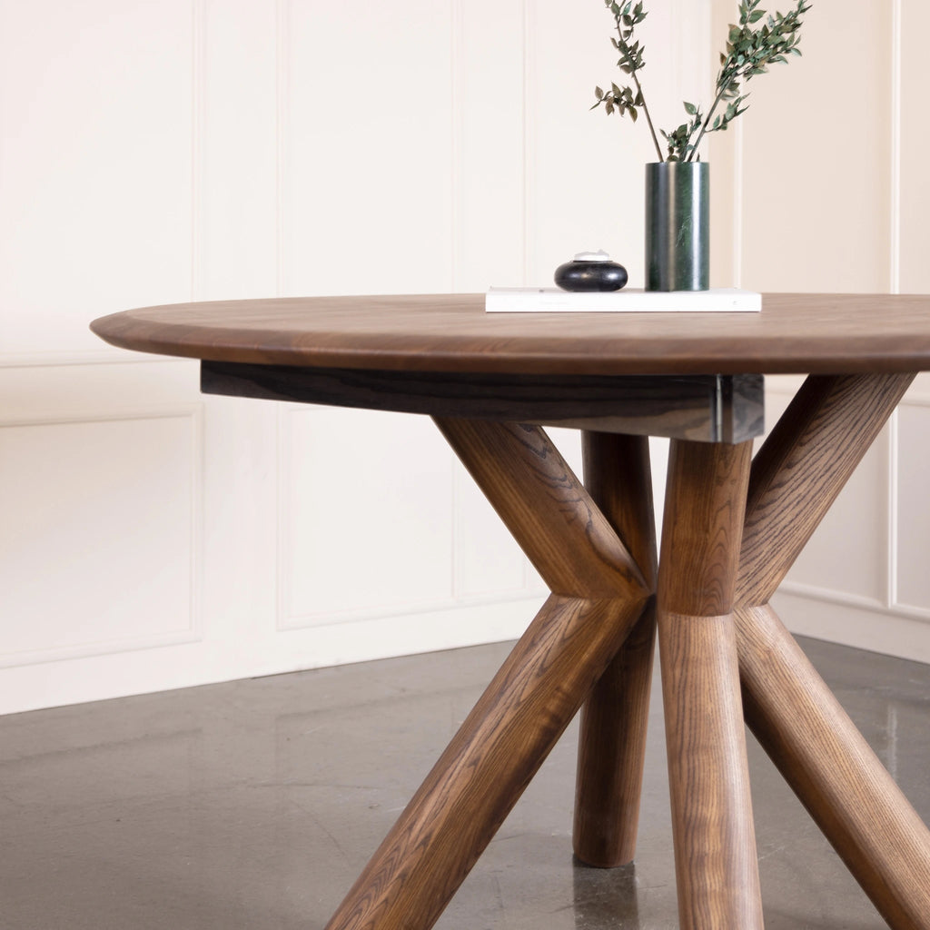 MUHLE Round Dining Table in Mocca Brown Oiled Ash - Kristensen | Milola
