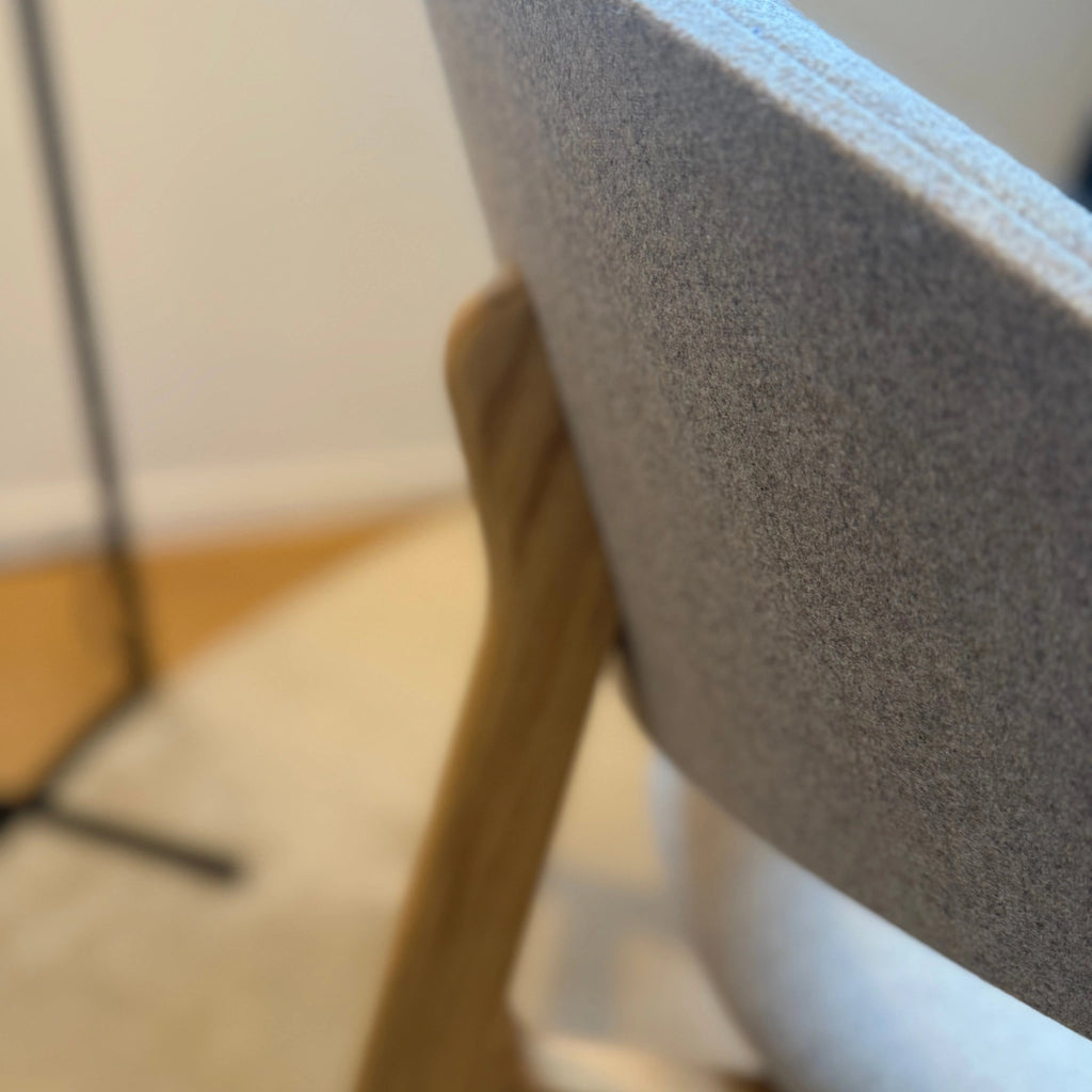 RAM Lounge Chair in Natural Oiled Oak with Cream/Beige Fabric - Kristensen | Milola