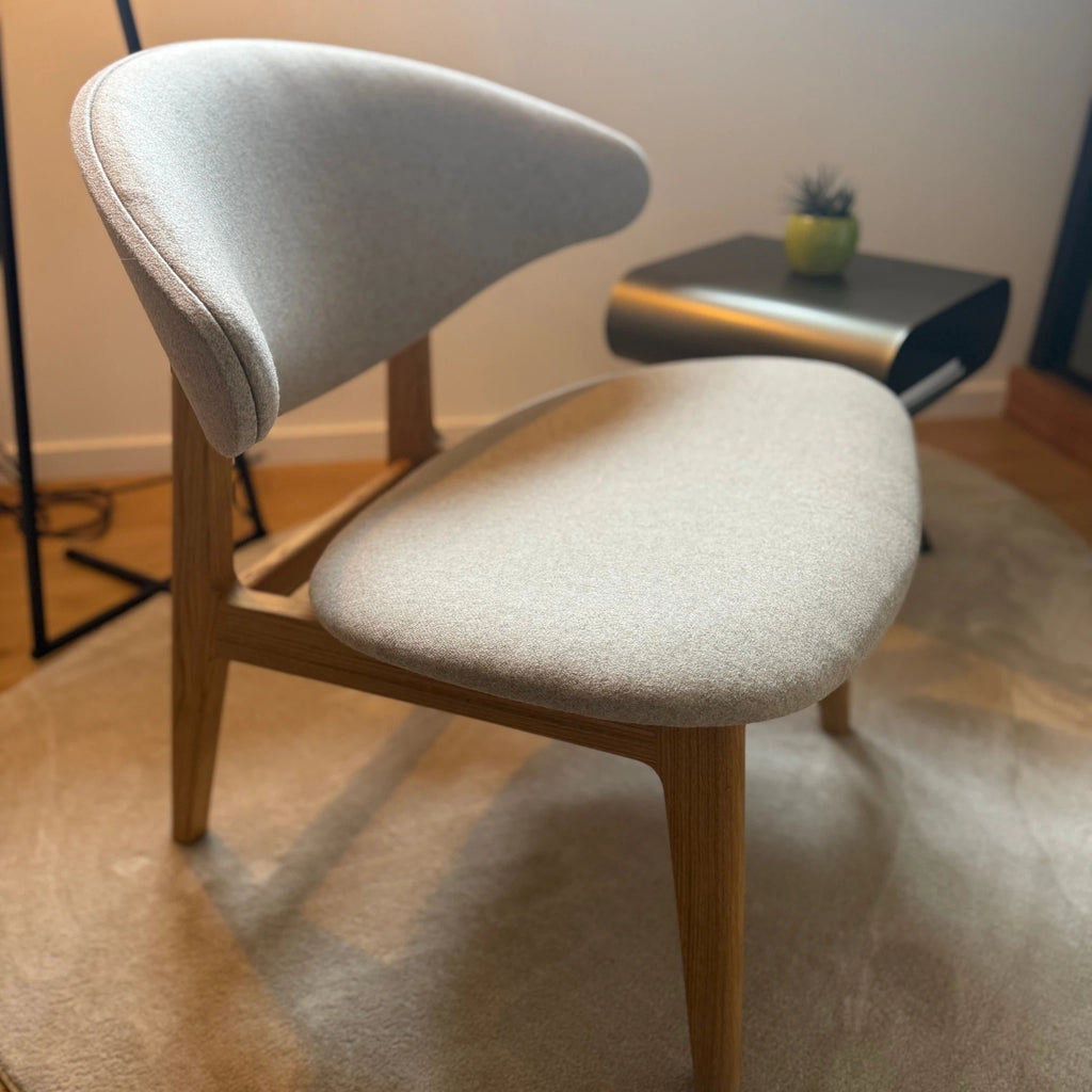 RAM Lounge Chair in Natural Oiled Oak with Cream/Beige Fabric - Kristensen | Milola