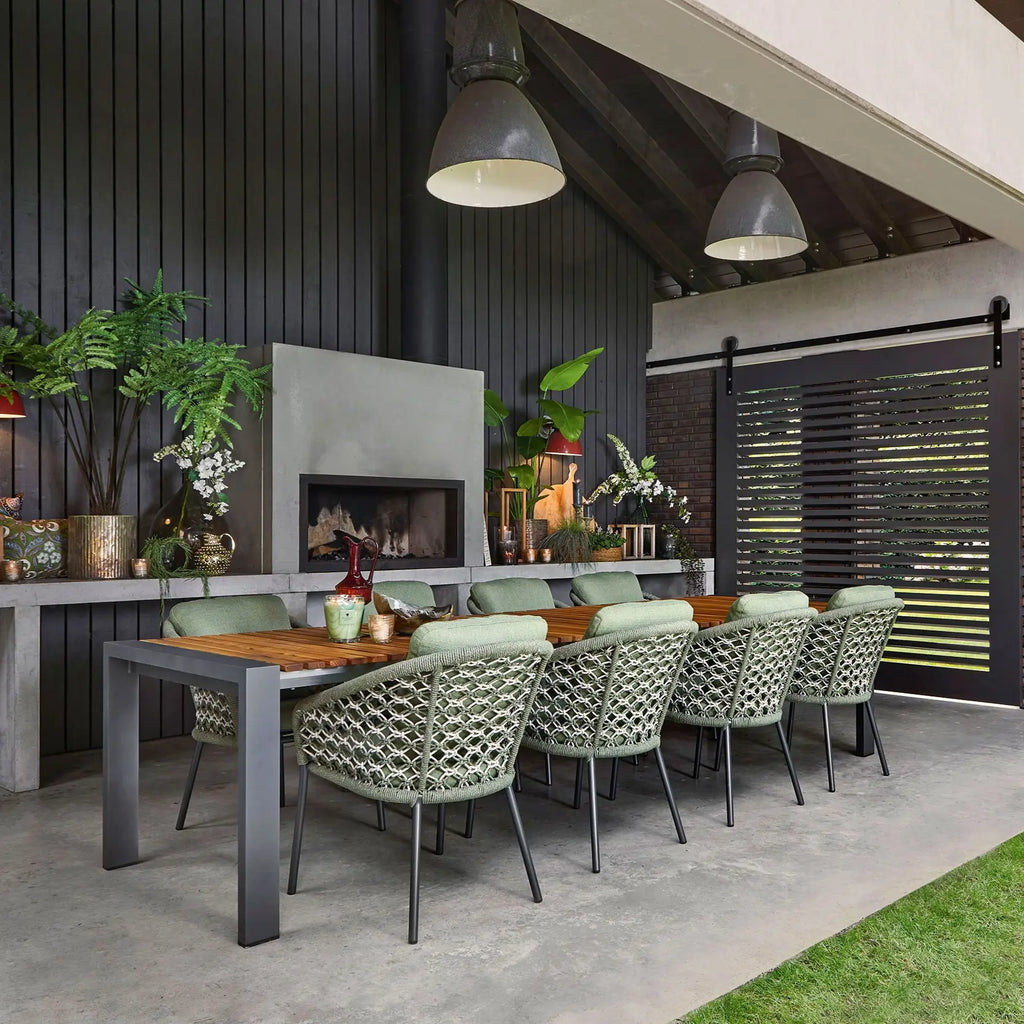 RIALTO - Extendable Outdoor Dining Table - in Teak - Suns | Milola