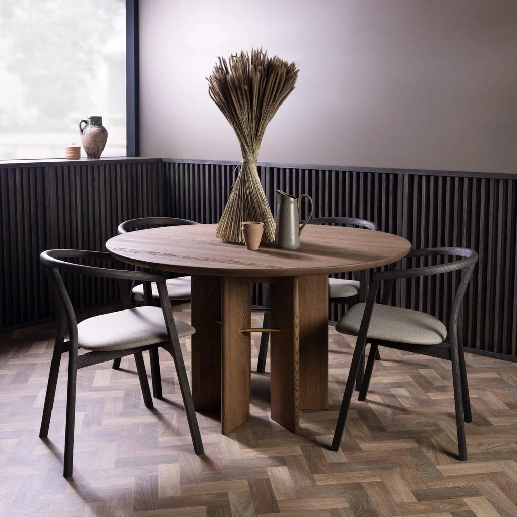 VELVET Solid Wood Round Extendable Dining Table with Fan Legs - Kristensen Kristensen | Milola