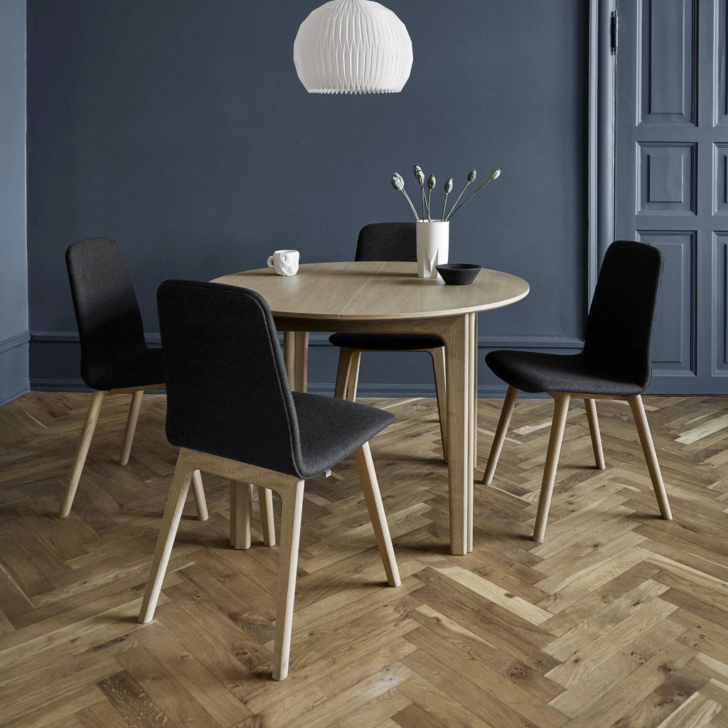 Skovby #111 Extendable Round Dining Table in Oak Lacquer - Skovby | Milola