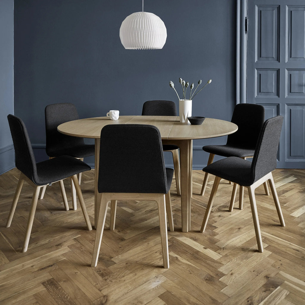 Skovby #111 Extendable Round Dining Table in Oak Lacquer - Skovby | Milola