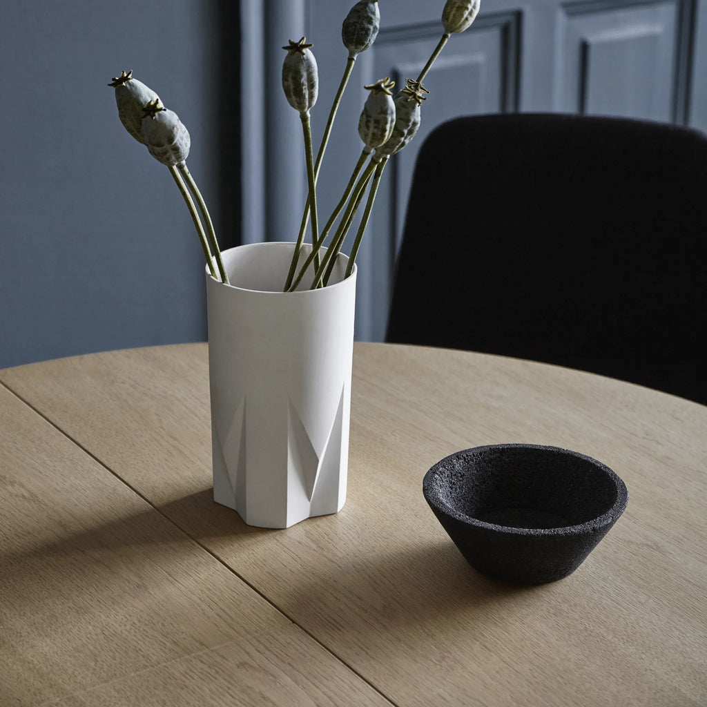 Skovby #111 Extendable Round Dining Table in Oak Lacquer - Skovby | Milola