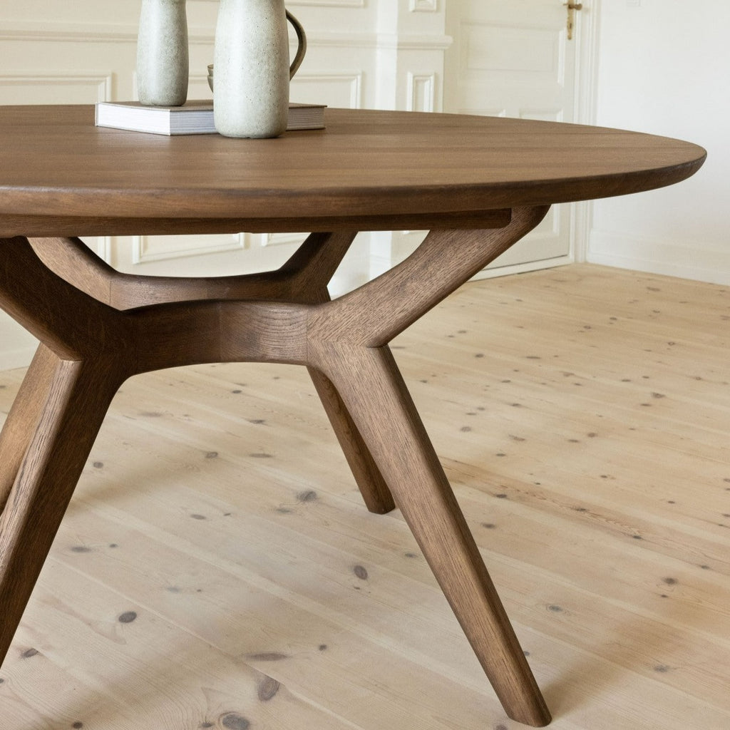 AMELIA Round Extendable Solid Wood Dining Table - Danish Design - Kristensen Kristensen | Milola