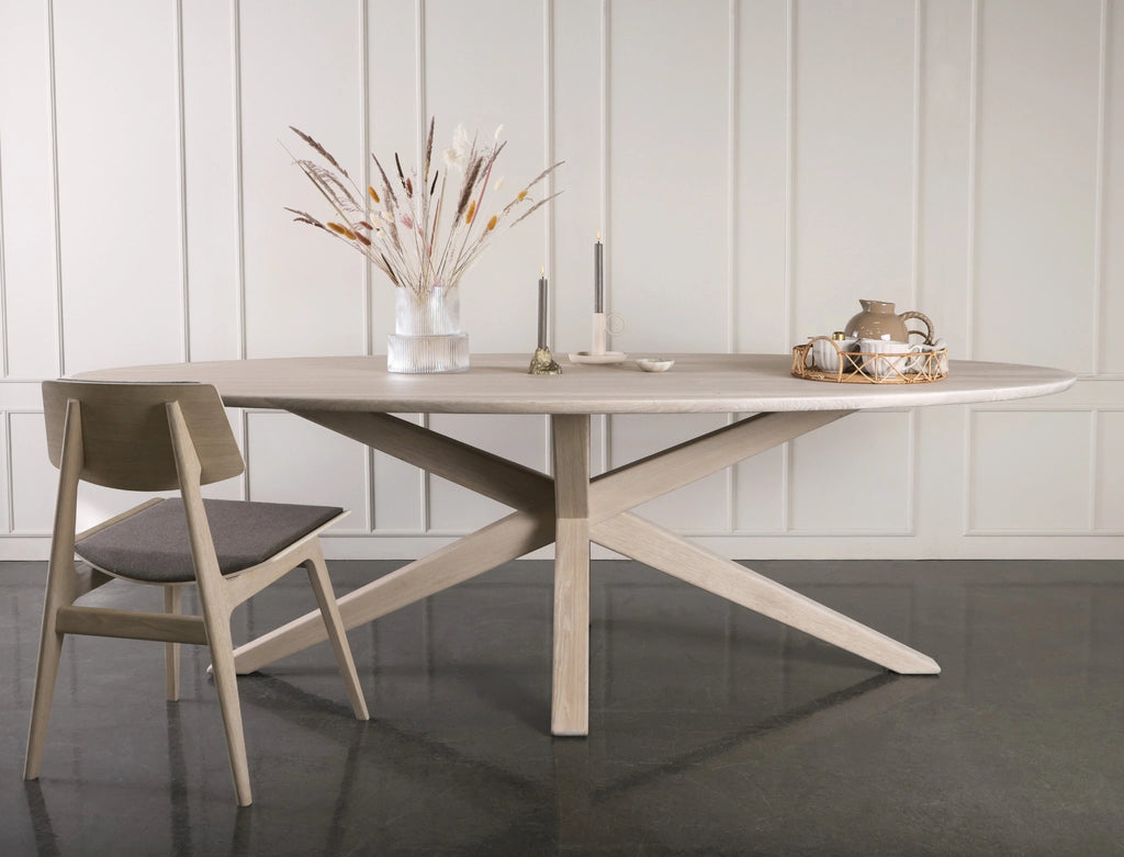 ALCOR Soft Oval Dining Table in Warm White Oiled Ash - Kristensen | Milola