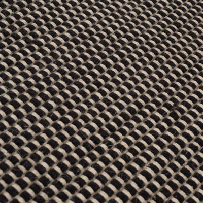 ASKO - Black Rug - Minimalist Interior Design - Linie Design | Milola