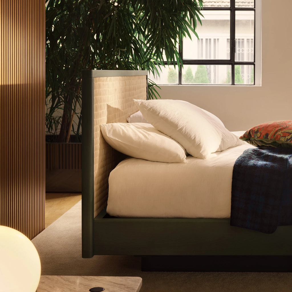 AWASE Wooden Bed - Woven Headboard Bed in Verde Ginepro - Bolzan | Milola