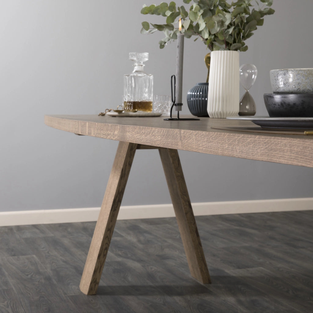 Tables de salle à manger en bois massif avec pieds en X souples ELEGANT