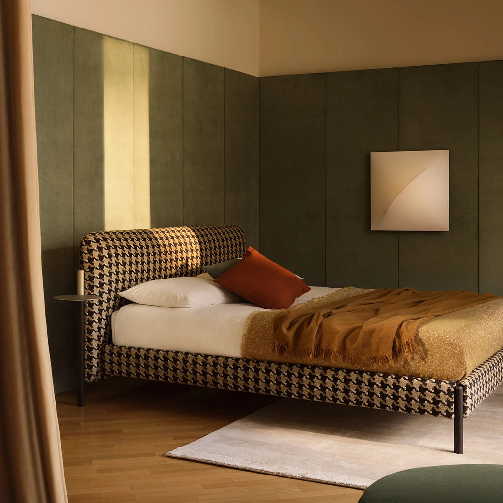 FLAG - Upholstered Bed - Elegant Italian Design - Bolzan | Milola