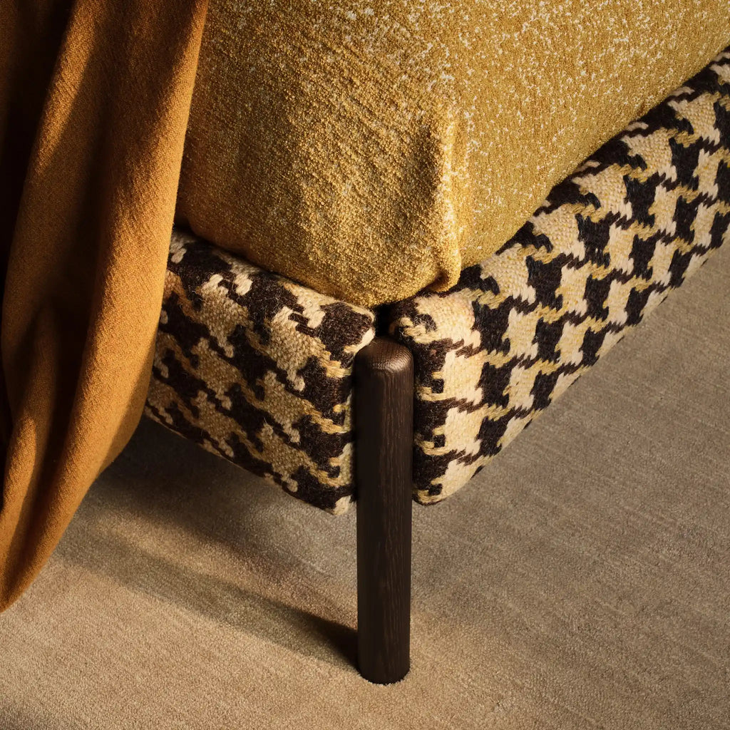 FLAG - Upholstered Bed - Elegant Italian Design - Bolzan | Milola