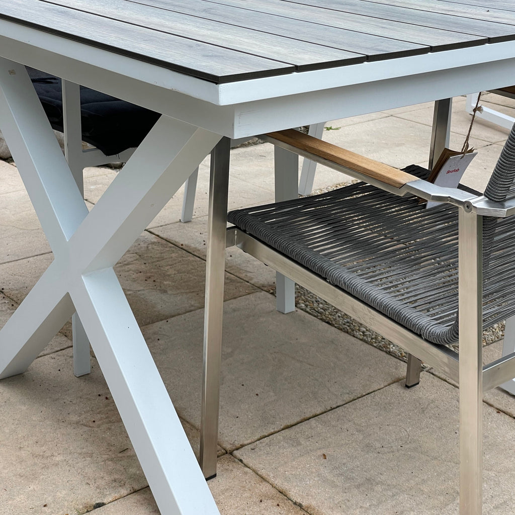HILLMOND Extendable 166-226cm Outdoor Dining Table - OUTLET