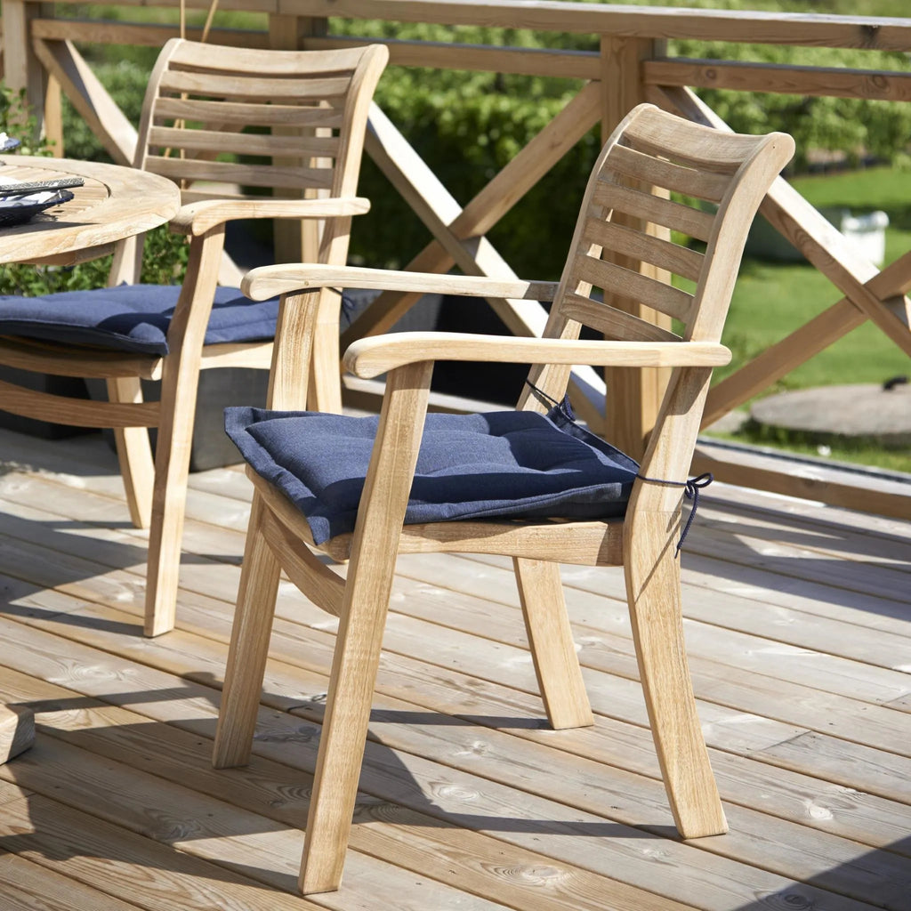 KARLO - Wooden Outdoor Lounge Chair - Lifestyle - Brafab | Milola