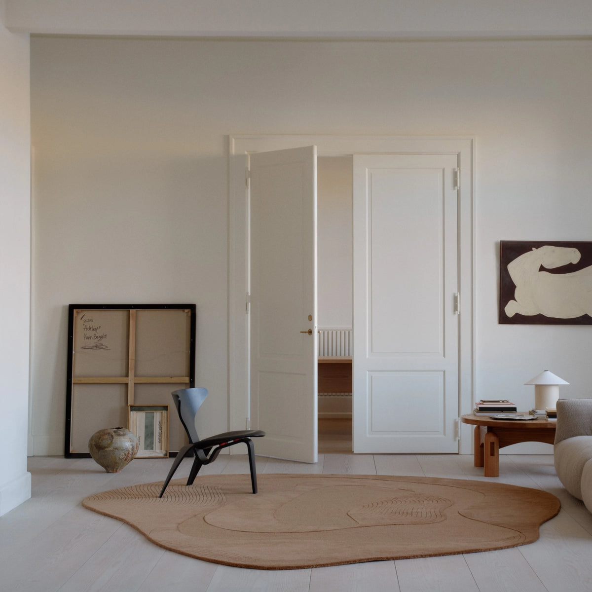 KINDLE POETRY Wool Rug – Organic Shape in Amber - Linie Design | Milola