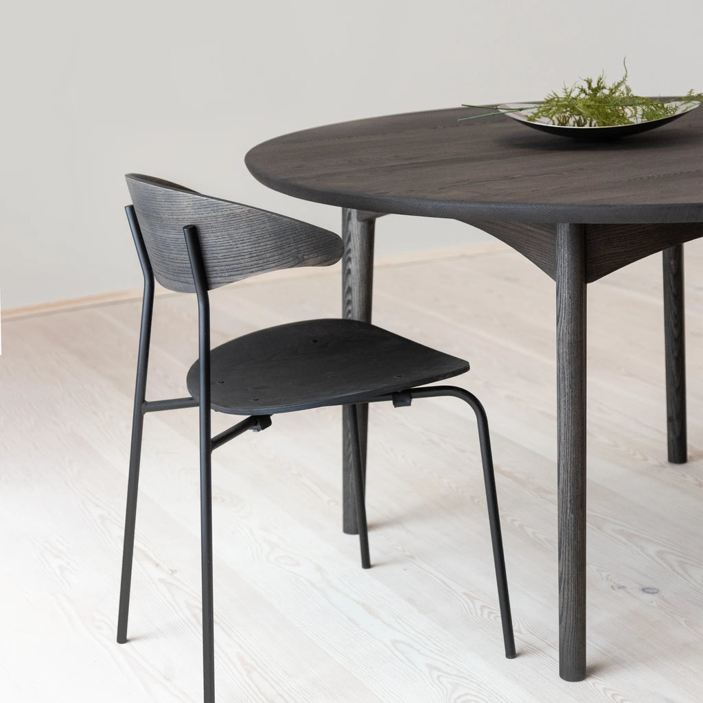 KLASSI Round Extensible Dining Table in Antique Brown Oiled Oak - Kristensen | Milola