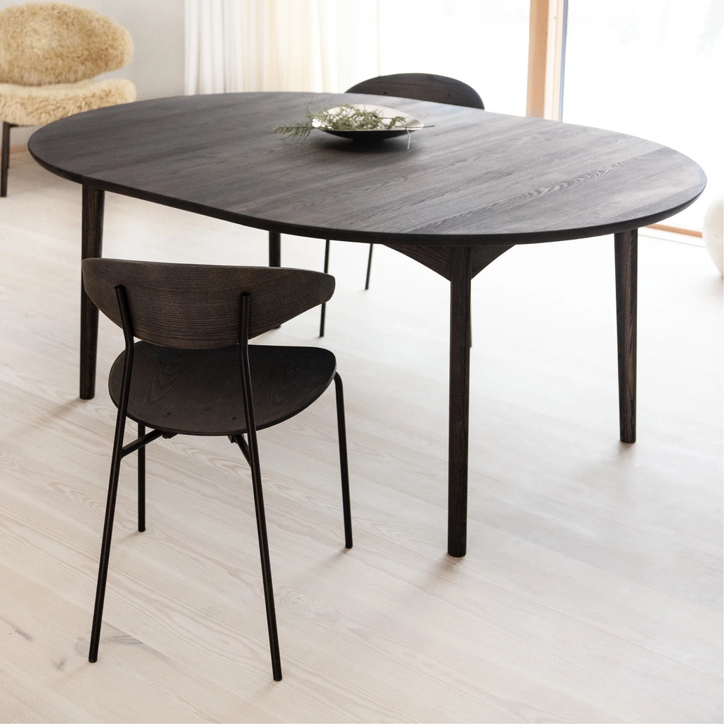 KLASSI Round Extensible Dining Table in Antique Brown Oiled Oak - Kristensen | Milola