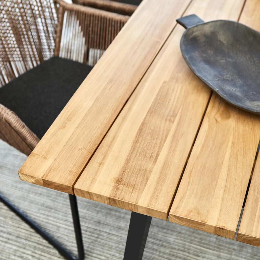 LAURION Outdoor Table - Teak & Aluminium - Lifestyle - Brafab | Milola