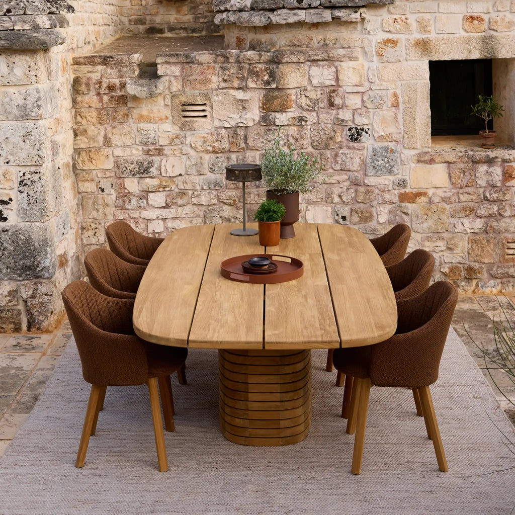 MELLOW Outdoor Oval Dining Table