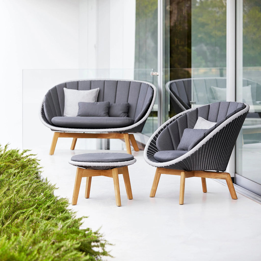 Peacock 2-Seater Outdoor Sofa - Elegant Outdoor Sofa in Dark Grey - Cane-Line | Milola