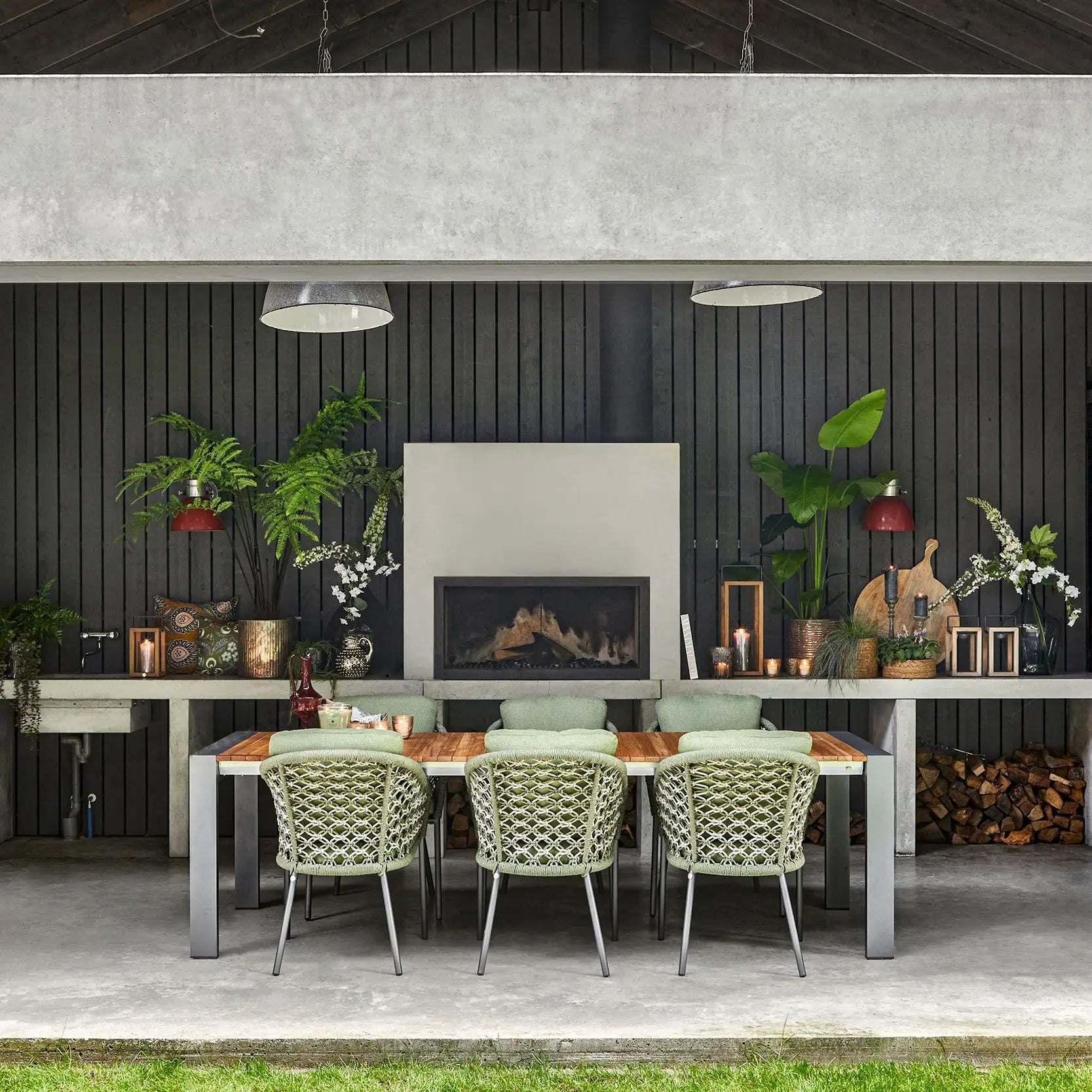 RIALTO - Extendable Outdoor Dining Table - in Teak - Suns | Milola