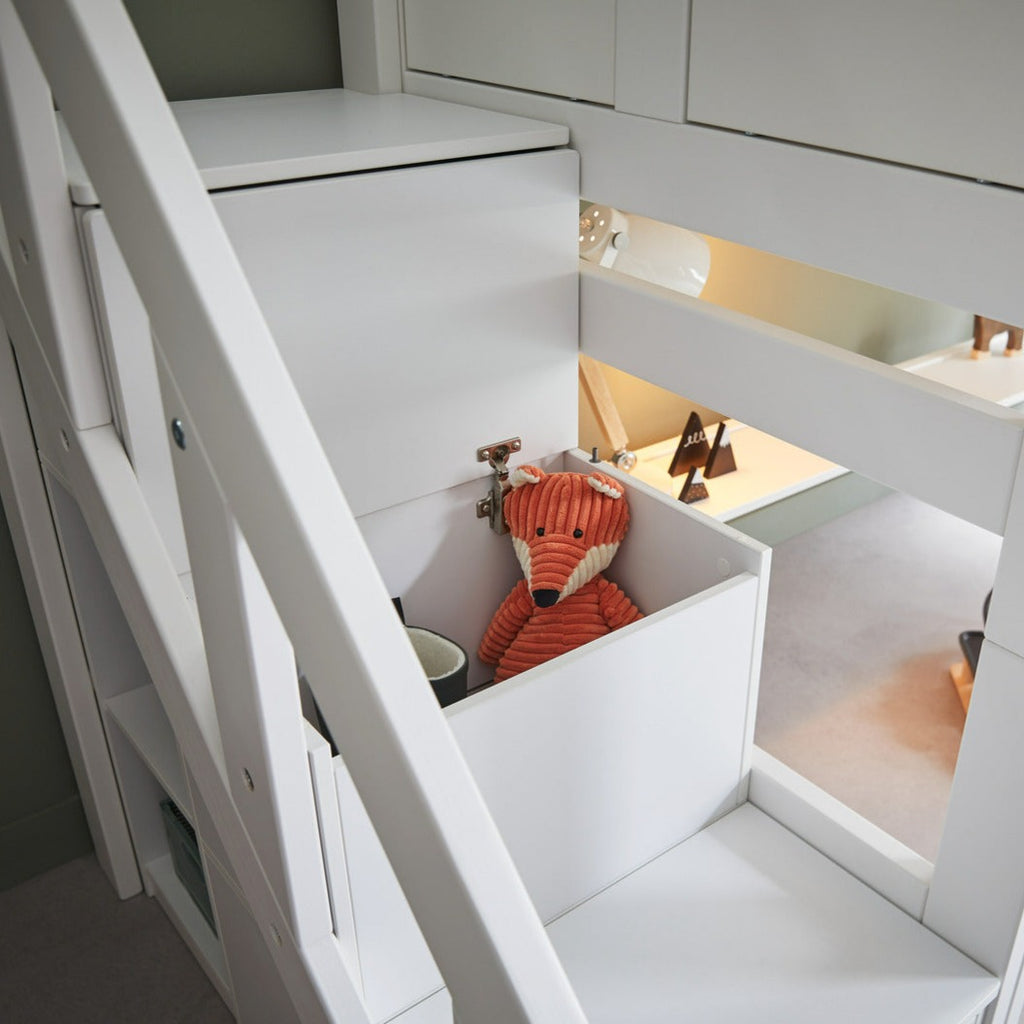 SEMI-HIGH Bed with Stepladder in White - Lifetime Kidsrooms | Milola