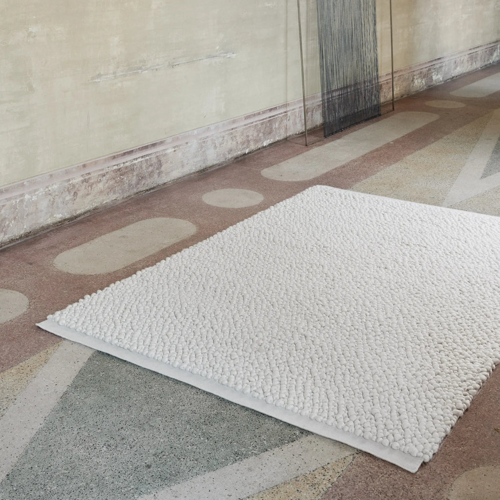SIGGA Rug - Contemporary Rug in White - Linie Design | Milola 