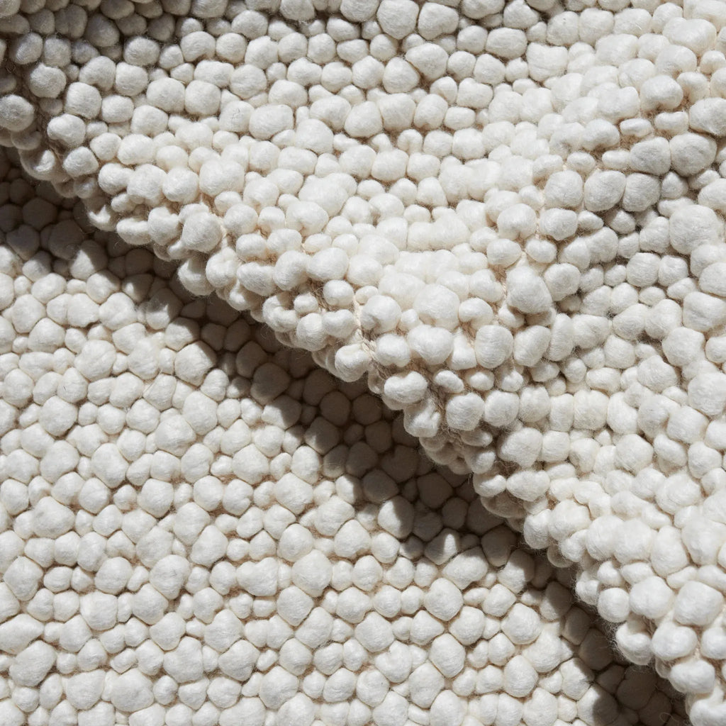 SIGGA Rug - Contemporary Rug in White - Linie Design | Milola 