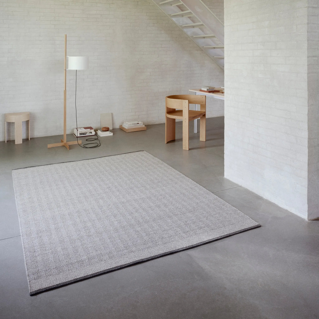 STRATUM ECHO - Wool Viscose Rug in Grey - Linie Design | Milola