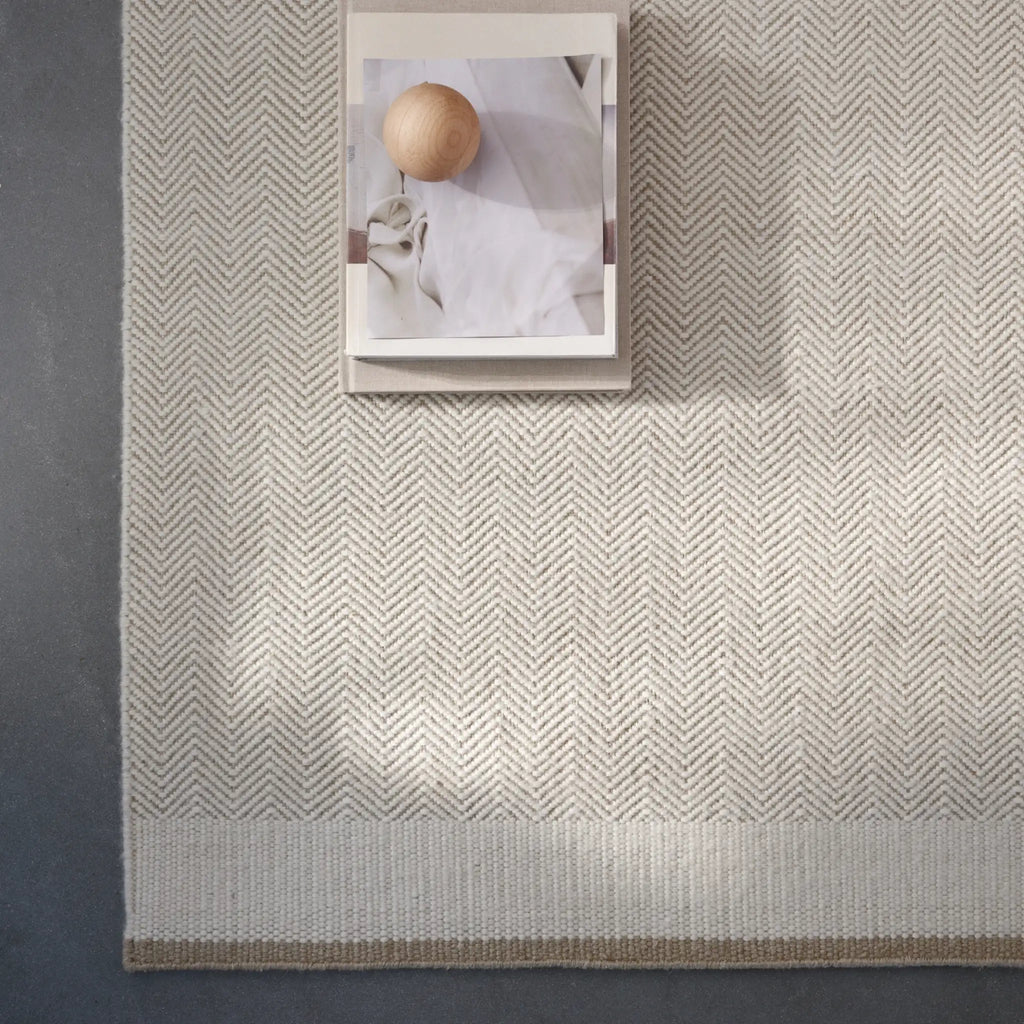 STRATUM ECHO - Wool Viscose Rug in White - Linie Design | Milola