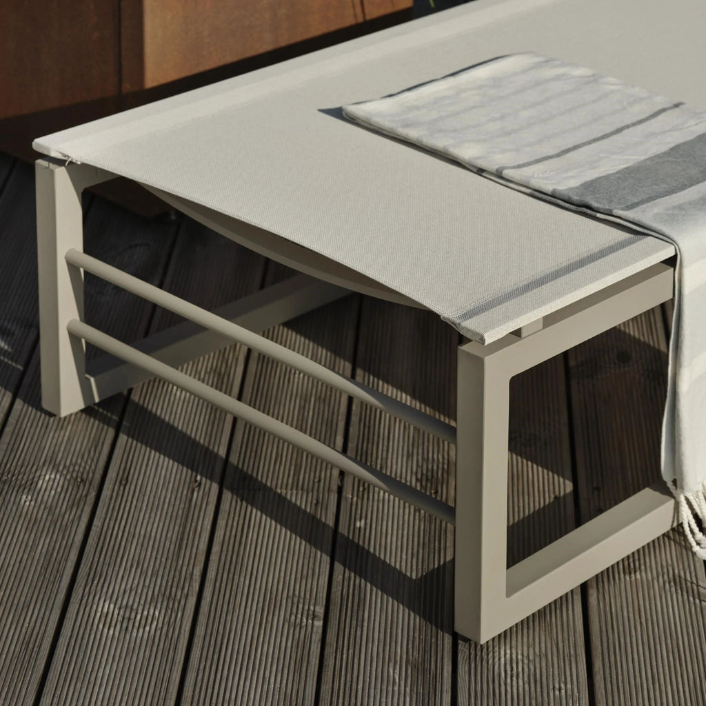 VEVI - Sun Loungers in White - Set of 2 - Scandinavian Design - Suns | Milola 