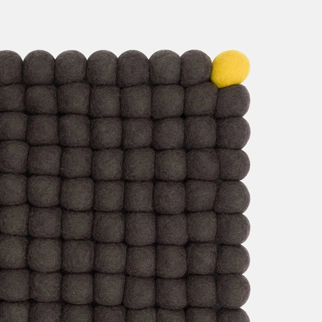 ANTHRACITE BIG ONE Felt Ball Rectangular Rugs - Myfelt | Milola