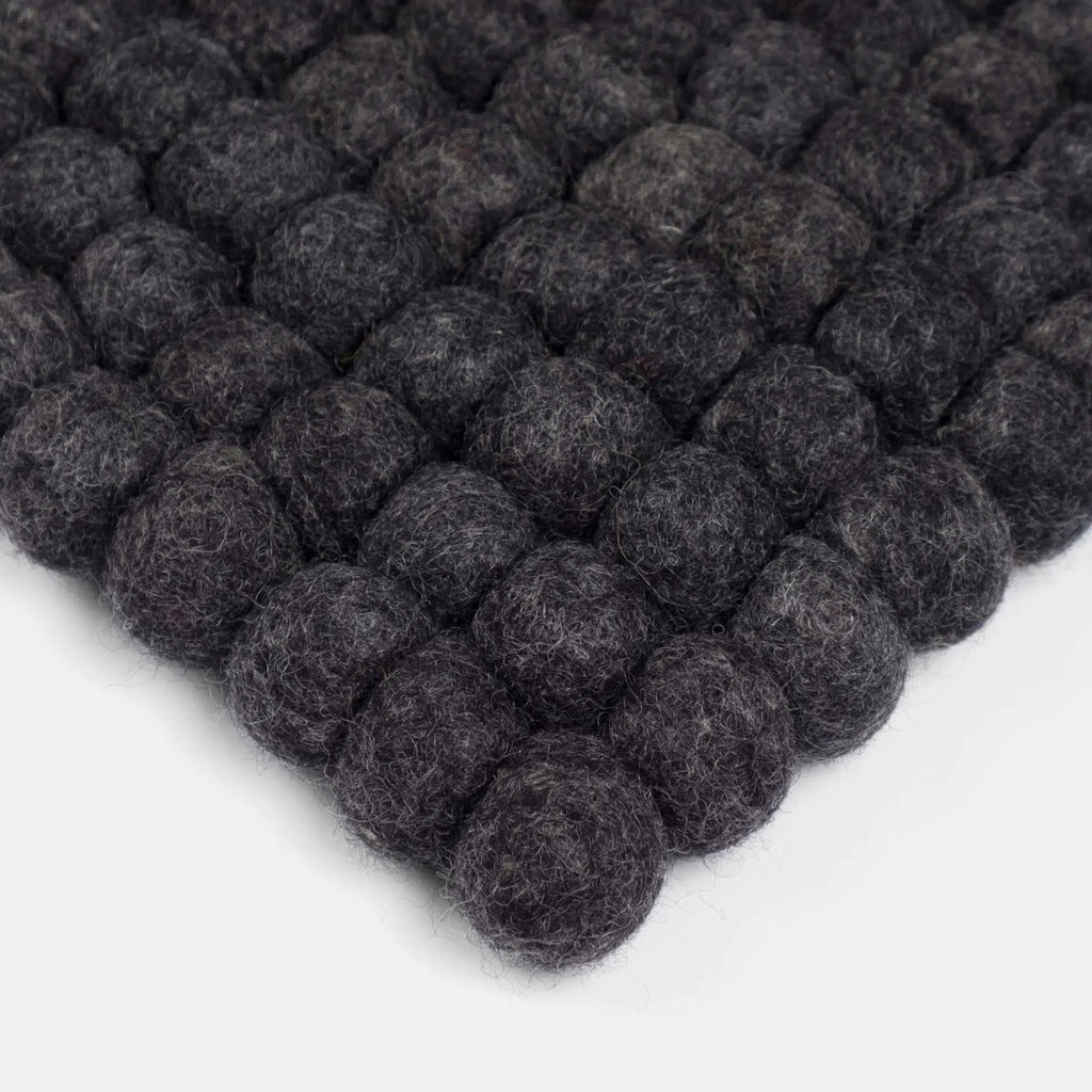 HUGO Felt Ball Rectangle Rug in Dark Grey - MyFelt | Milola