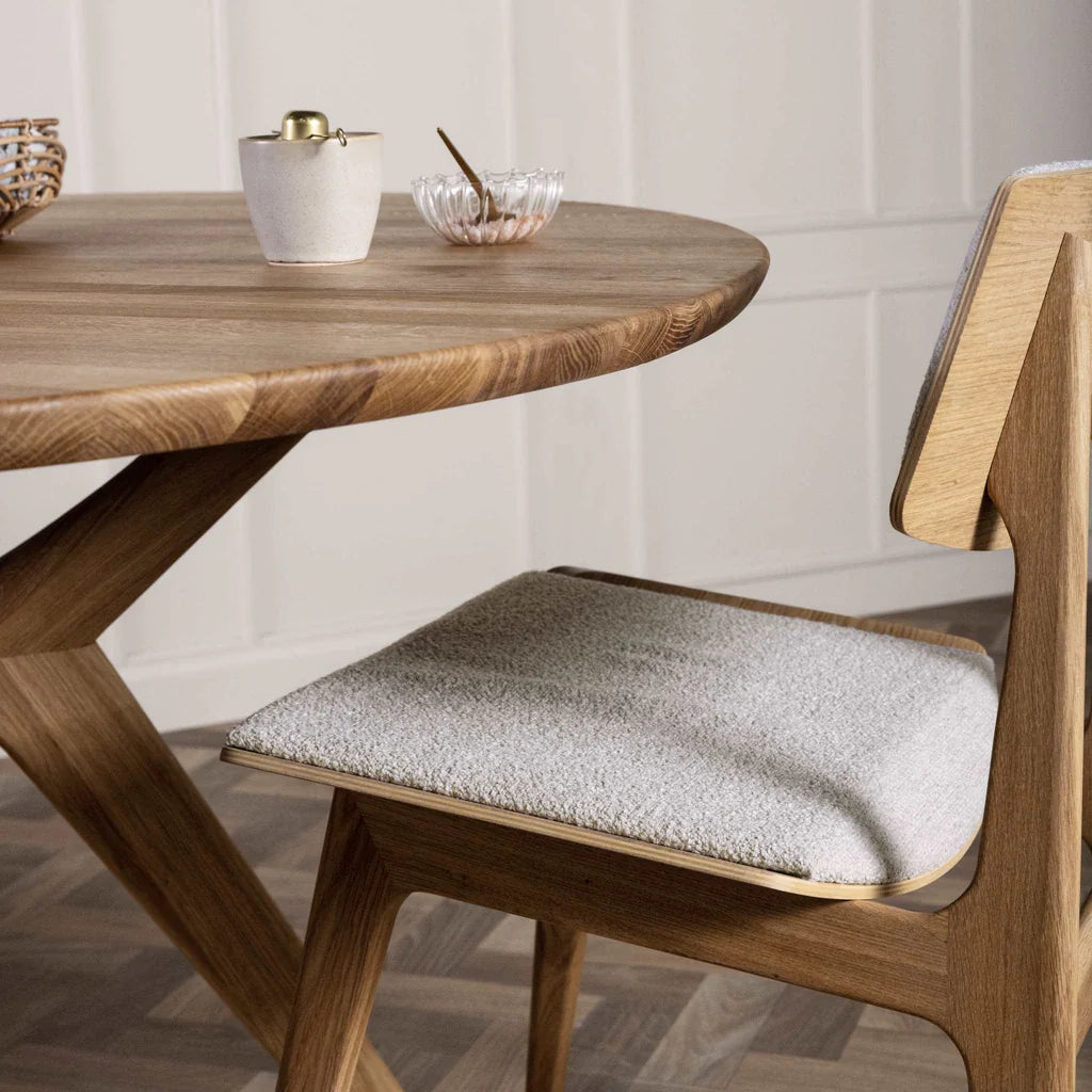 Amelia Table